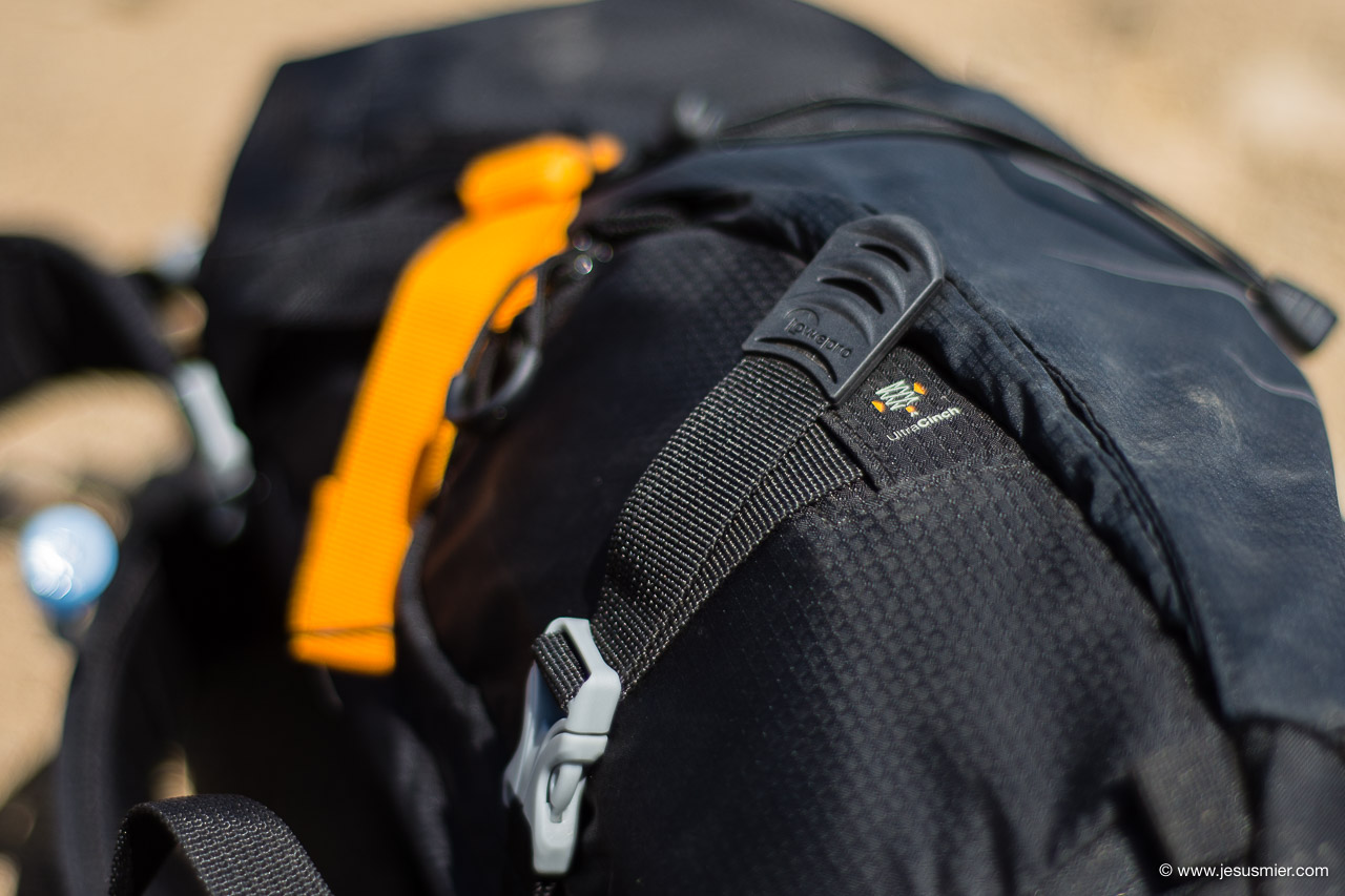 Review Lowepro PhotoSport AW II - sistema compresion